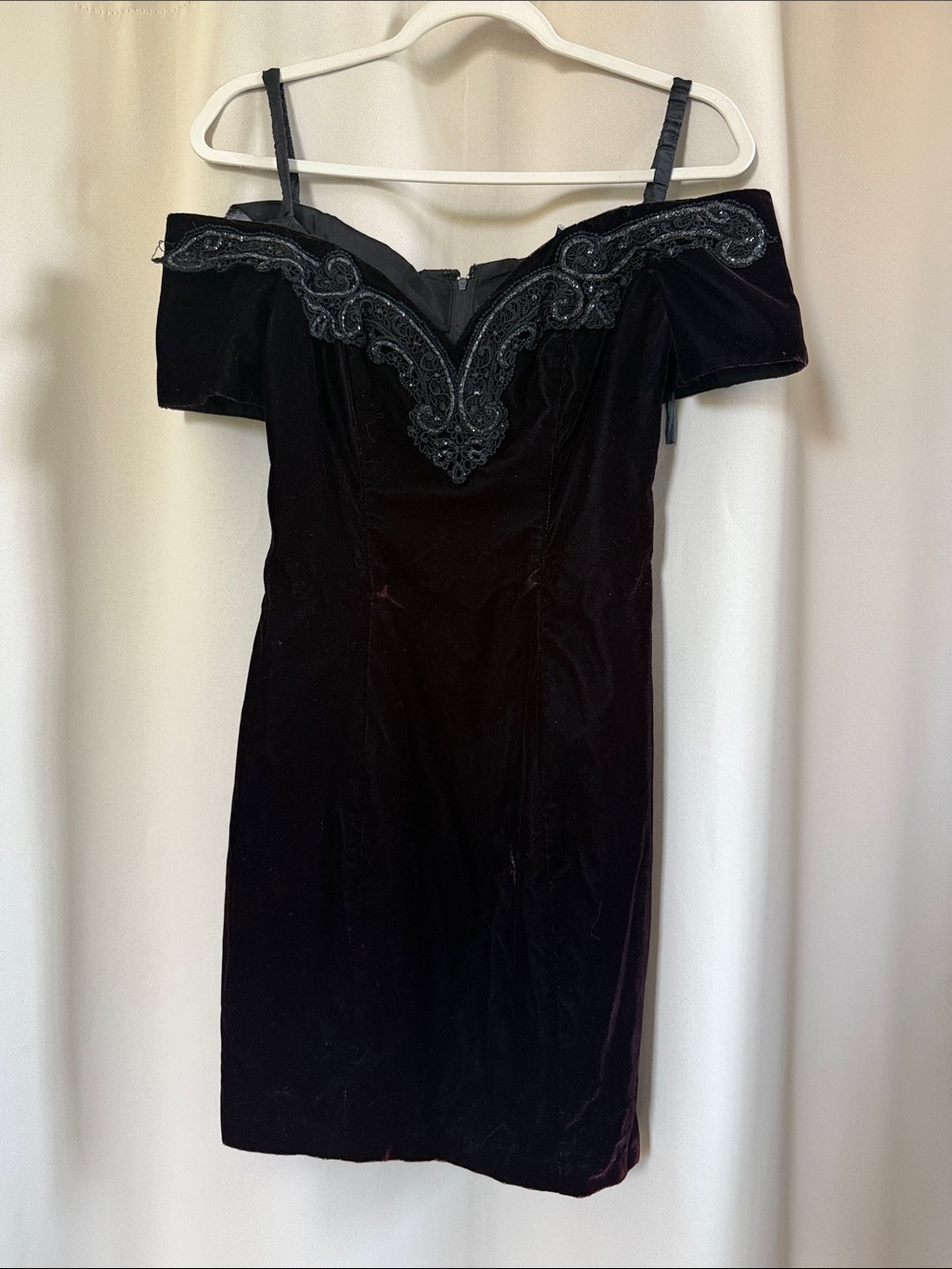 Vintage Rampage One-Shoulder Velvet Dress in Deep Red